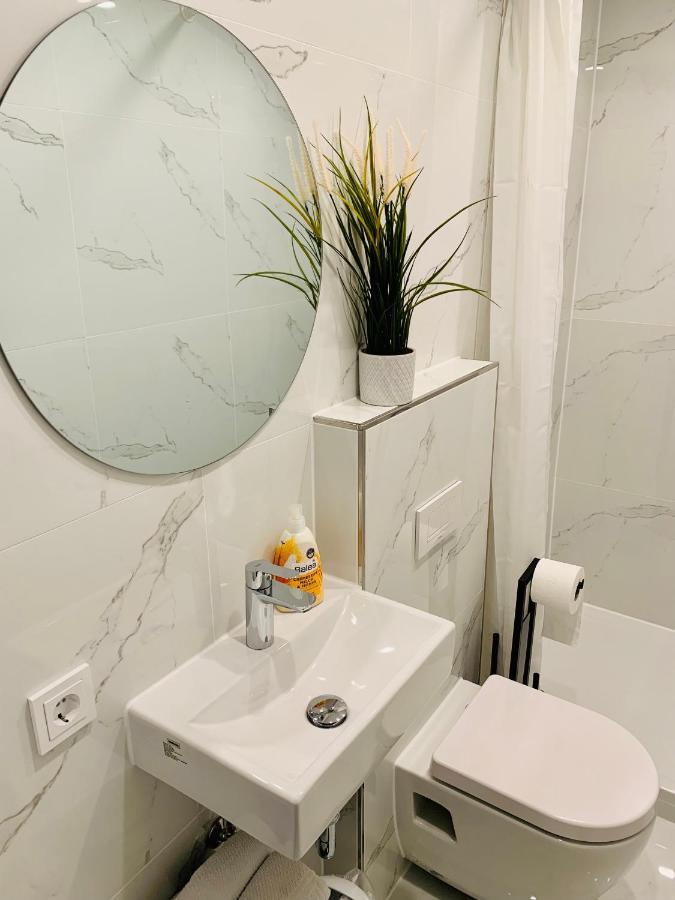 Gaestehaus Zur Uni Klinik Exklusives Apartment Mit Kueche Und Badezimmer Homburg  Exterior photo